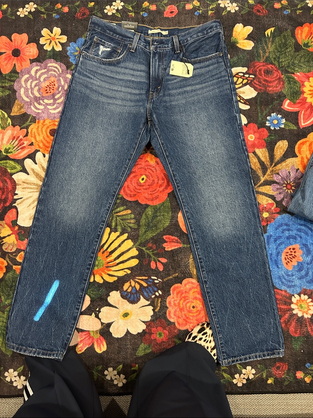 Levi's Women's Straight Leg Jeans in Medium Blue Denim - Picture 2 of 5